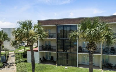 /international/us/2046-beach-boulevard-biloxi-ms-110101454965/