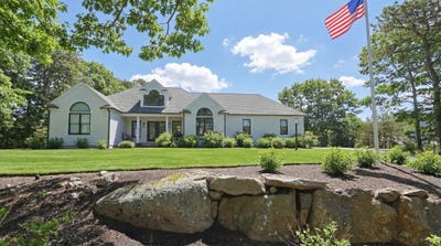 /international/us/102-cairn-ridge-road-east-falmouth-ma-110107243342/