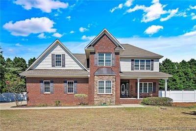 /international/us/708-maple-grove-court-hope-mills-nc-110086845062/