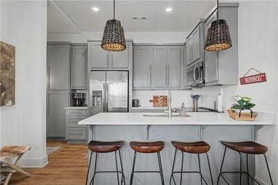 /international/us/374-s-hill-avenue-fayetteville-ar-110107349834/