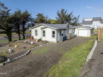 /international/us/25-8th-street-yachats-or-110104220289/