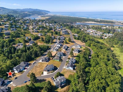 /international/us/30-lahaina-loop-pacific-city-or-110099179067/