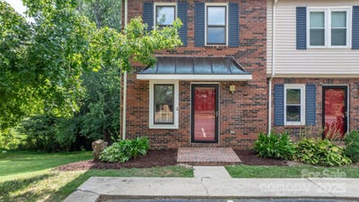 /international/us/2705-n-center-street-hickory-nc-110100809166/
