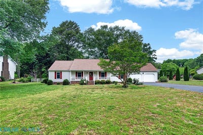 /international/us/7998-roaring-springs-road-gloucester-va-110107926600/