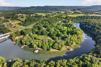 /international/us/415-river-oaks-dr-sparta-tn-110110379608/