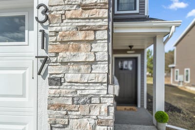 /international/us/317-maple-street-pardeeville-wi-110106989716/