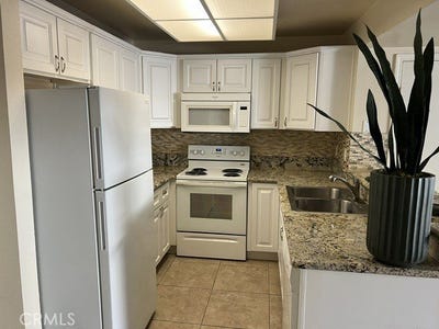 /international/us/2266-bradford-avenue-highland-ca-110120097130/