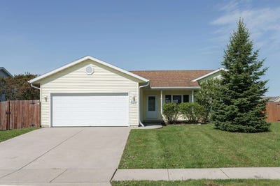 /international/us/206-cedar-avenue-delavan-wi-110107882624/