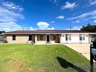 /international/us/250-east-16th-street-larose-la-110093271946/