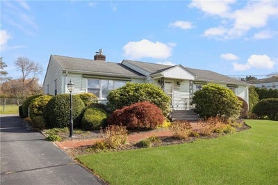 /international/us/118-wolcott-avenue-middletown-ri-110103407261/