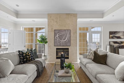 /international/us/400-e-bay-street-unit-ph8-jacksonville-fl-110099178744/