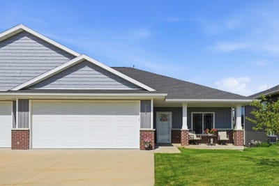 /international/us/2285-helle-drive-asbury-ia-110108475154/