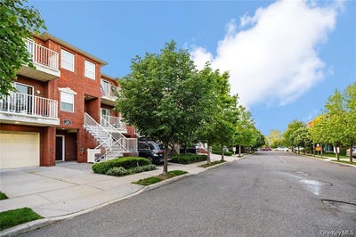 /international/us/319-endeavor-place-college-point-ny-110120408179/