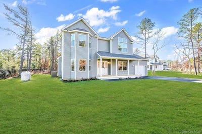 /international/us/599-robeson-place-medford-ny-110103167796/