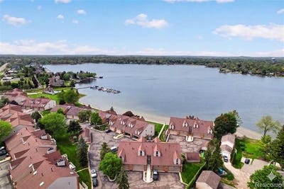 /international/us/3372-loon-lake-court-waterford-twp-mi-110108480256/