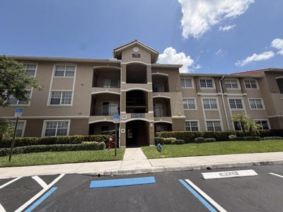 /international/us/11601-sw-2nd-street-pembroke-pines-fl-110108980416/