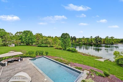 /international/us/3-redwood-lane-east-stroudsburg-pa-110108190171/