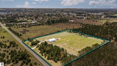 /international/us/808-kresnak-road-mancelona-mi-110107748344/