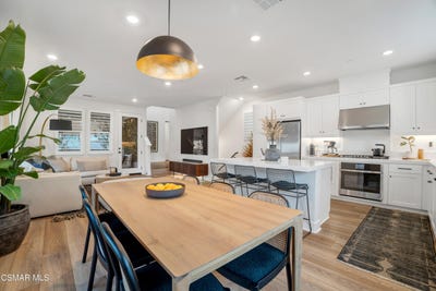 /international/us/3033-tallahassee-lane-simi-valley-ca-110107750707/