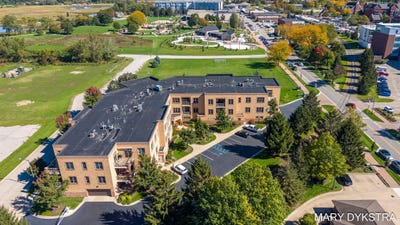 /international/us/29-e-6th-street-holland-mi-110120137352/