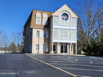 /international/us/388-lakehurst-road-toms-river-nj-110106538353/