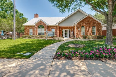 /international/us/1004-bridges-drive-arlington-tx-110108663417/