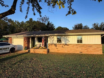 /international/us/400-n-hook-st-n-tuscumbia-al-110119885788/