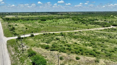 /international/us/114-acres-county-road-199-karnes-city-tx-110106216091/