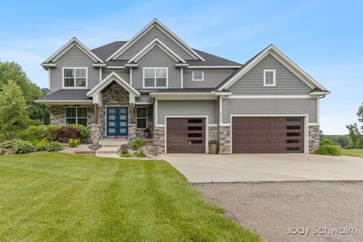 /international/us/3619-12-mile-road-ne-rockford-mi-110109191169/