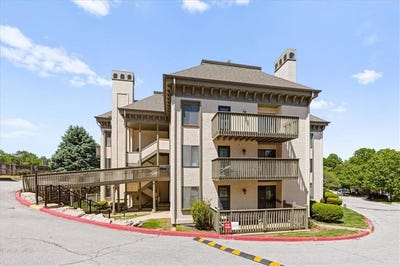 /international/us/301-e-partridge-avenue-independence-mo-110107876806/