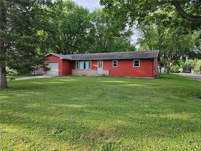 /international/us/395-w-minnesota-street-le-center-mn-110108551913/