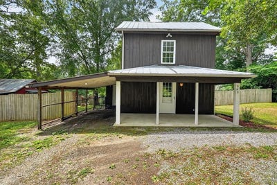 /international/us/303-charlotte-street-brookneal-va-110108718012/