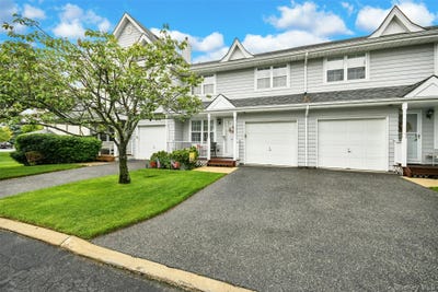 /international/us/57-maple-wing-boulevard-central-islip-ny-110108362760/