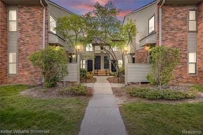 /international/us/20745-indian-creek-drive-farmington-hills-mi-110107983722/