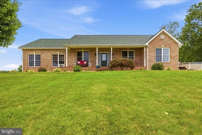 /international/us/6264-middle-road-stephens-city-va-110119551376/