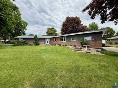 /international/us/luverne-mn-110108354809/