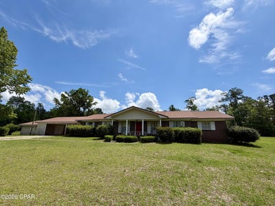 /international/us/1960-inwood-road-grand-ridge-fl-110108124655/