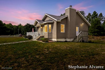 /international/us/8616-s-72nd-avenue-montague-mi-110110276882/