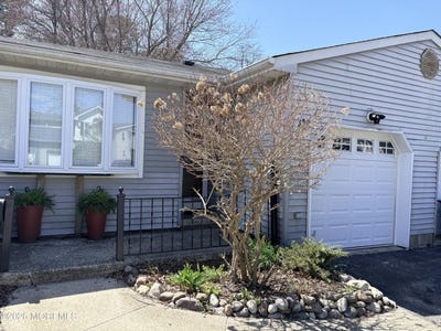 /international/us/11-emerald-drive-barnegat-nj-110107165621/