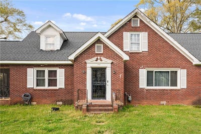 /international/us/108-w-hampton-avenue-honea-path-sc-110106988917/