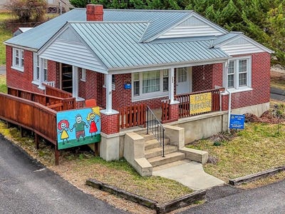 /international/us/286-skyland-drive-sylva-nc-110090244772/