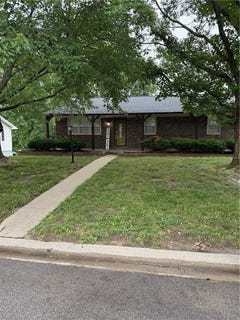 /international/us/1901-lion-road-st-joseph-mo-110100567936/