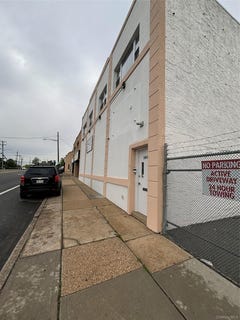 /international/us/1003-merrick-road-baldwin-ny-110108549402/