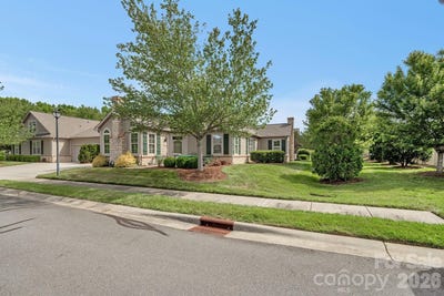 /international/us/4607-nashua-drive-matthews-nc-110108098576/