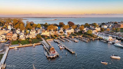 /international/us/88-water-street-stonington-ct-110106492211/