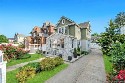 /international/us/220-16-107th-avenue-queens-village-ny-110108425277/