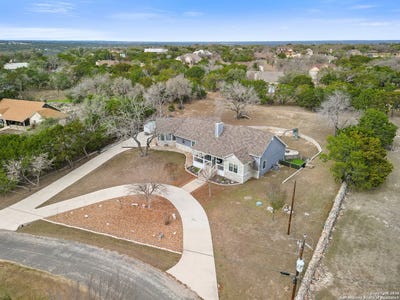 /international/us/219-victoria-dr-kerrville-tx-110108550198/