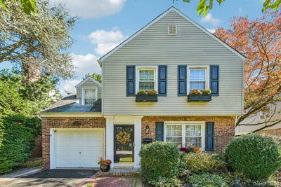 /international/us/20-revere-drive-e-floral-park-ny-110120551287/