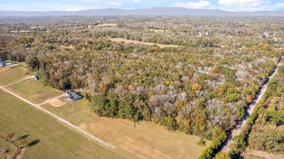 /international/us/327-starr-hawk-lane-chickamauga-ga-110105918296/