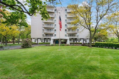 /international/us/275-n-portage-path-akron-oh-110107936651/